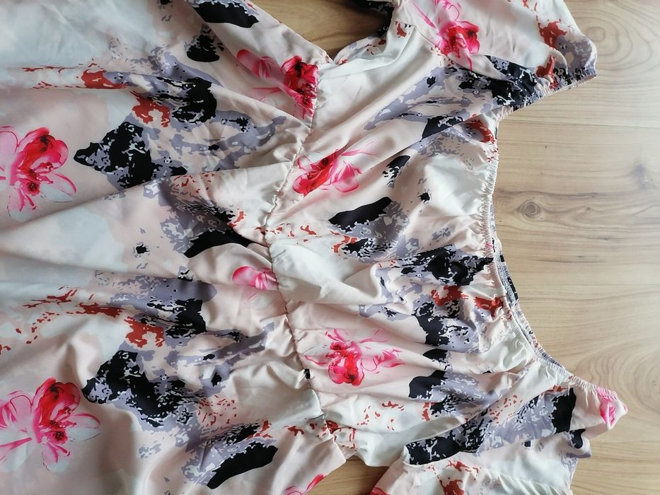 Elegancka sukienka hiszpanka kwiaty wesele komunia 48 50