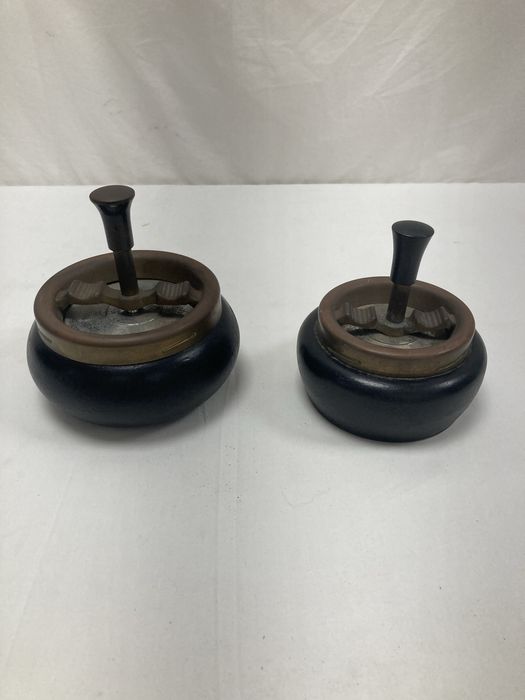 2 Cinzeiros Erhard & Söhne roulette Vintage