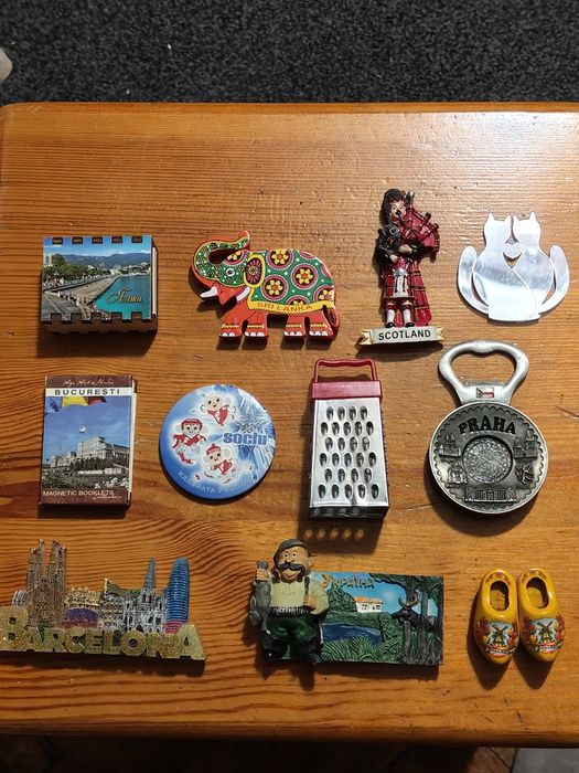 Магніти на холодильник.