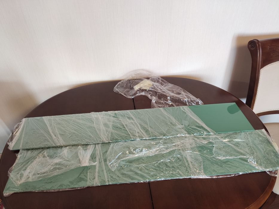 Две стеклянные панели берюзового цвета, 105 на 20 см