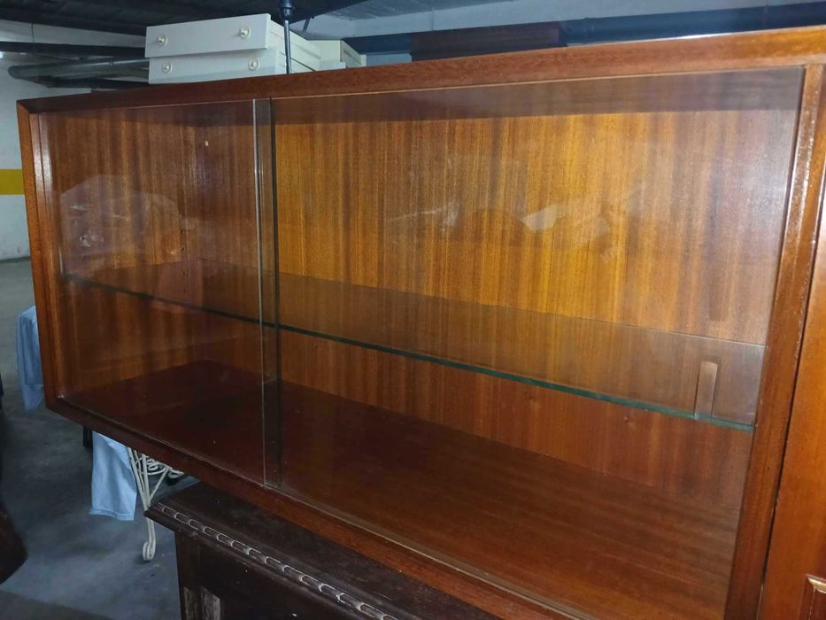 Aparador Olaio, suspenso, modelo Caravela, desenhado por José Espinho nos anos 60