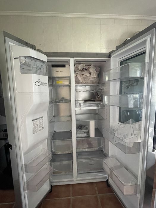 Frigorífico LG Side-by-Side Novo – Inox, Dispensador de Água – 1.300€