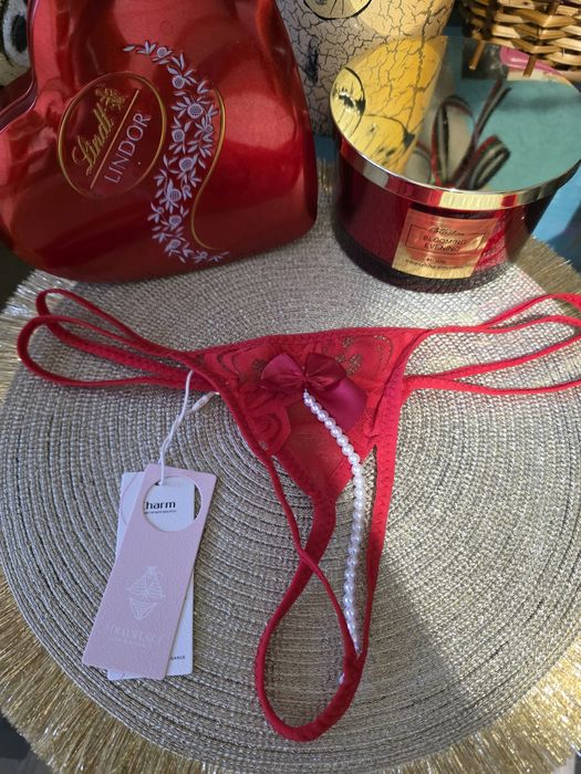 Seksowne koronkowe stringi damskie z perełkami