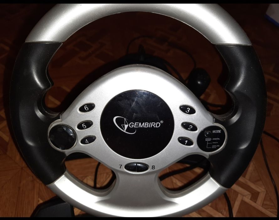 Квадрокоптер, система радіоуправління, ігровий руль
1 - квадрокоптер
2