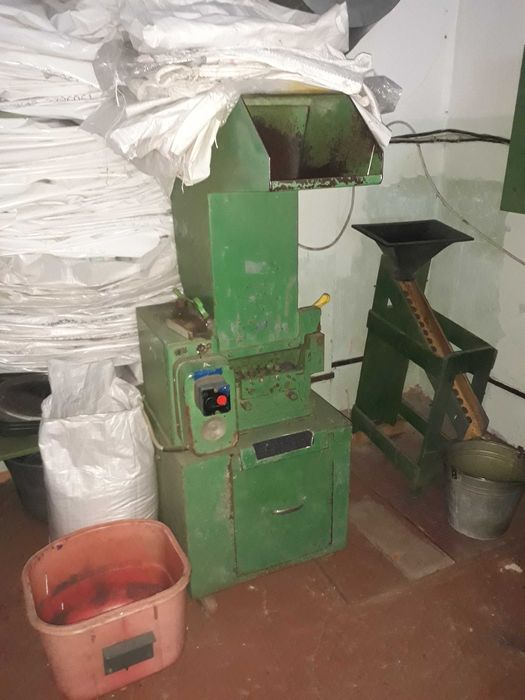 Дробілка для вторинних полімерів/пластмас.