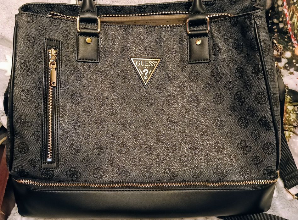 Torba podróżna Guess, idealny stan!Kompatybilna z walizkami!Użyta raz!