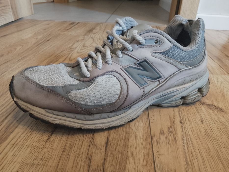 New Balance 2002R