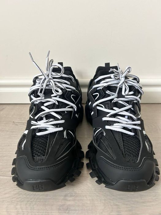 Balenciaga track