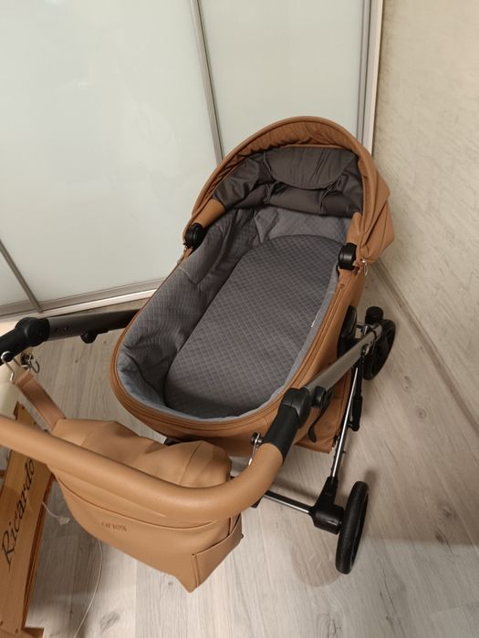 Продам коляску Anex