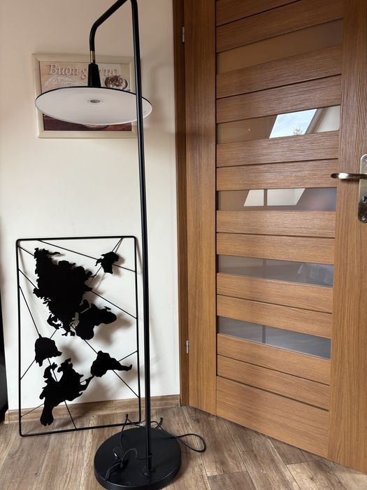 Lampa stojąca w stylu loft