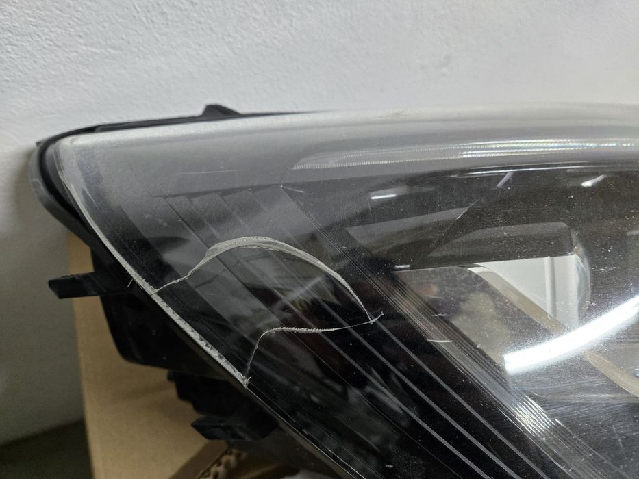 Farol direito Renault megane 4