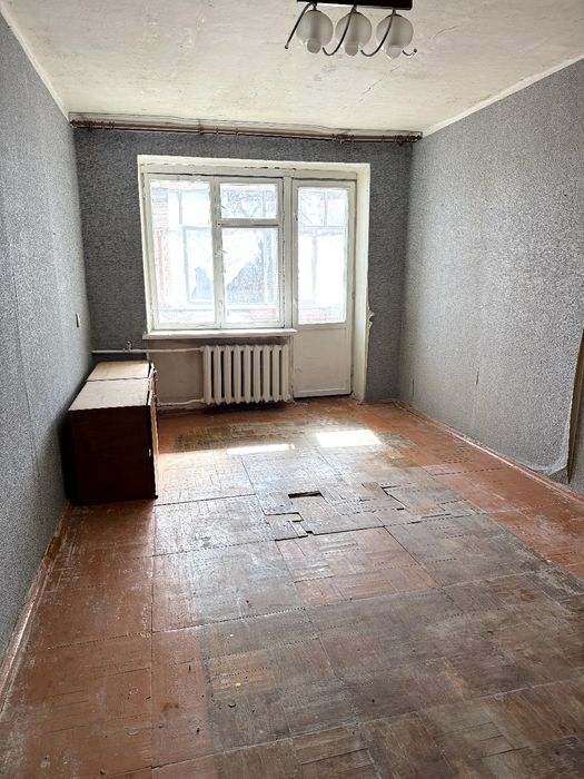 Продаж Терміново 2-х кімнатна  район центрального ринку
