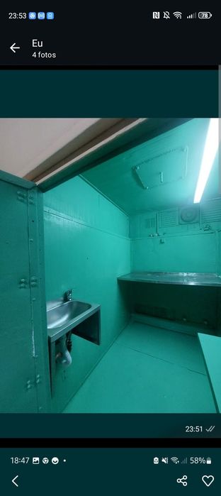 Roulote para comércio ou retalho e oferta de uma mota