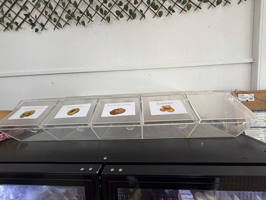 Expositor de fruta e feijão