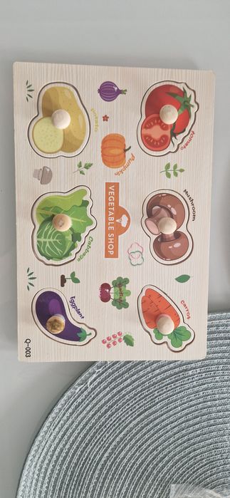 Drewniana ukladadanka z warzywami