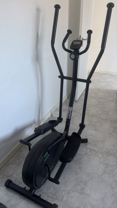 Elliptical Machine for Physical Exercise64737707256450120