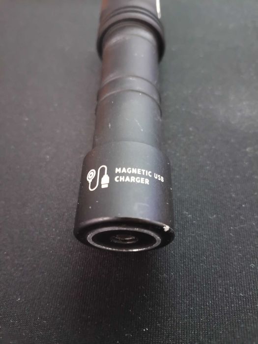 Latarka Armytek wraz z adapterem NVG
