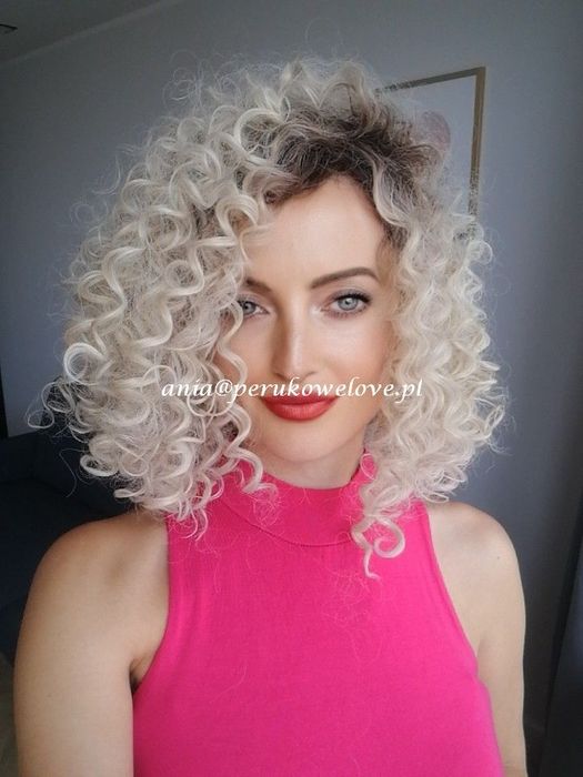 Peruka blond ombre afro loki kręcone włosy na co dzień Nelly
