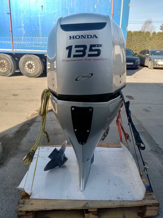 Silnik zaburtowy HONDA 135
