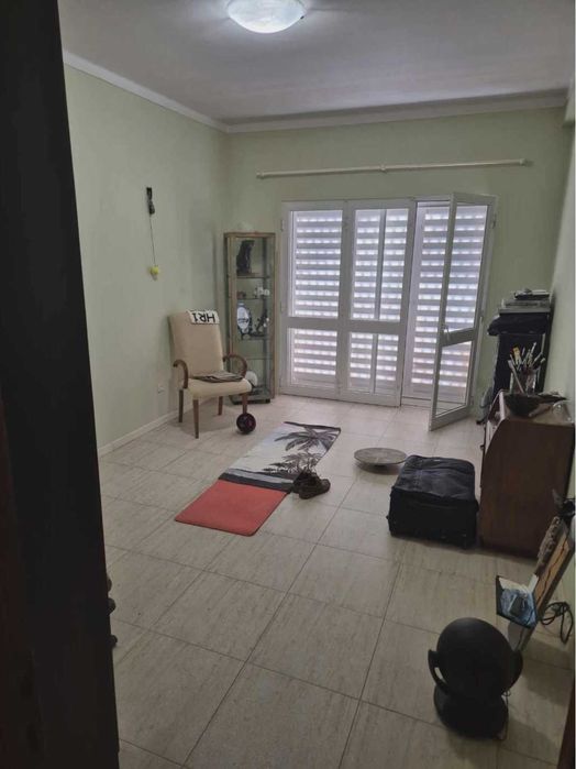 A venda. Vivenda em banda V3 Gambelas.