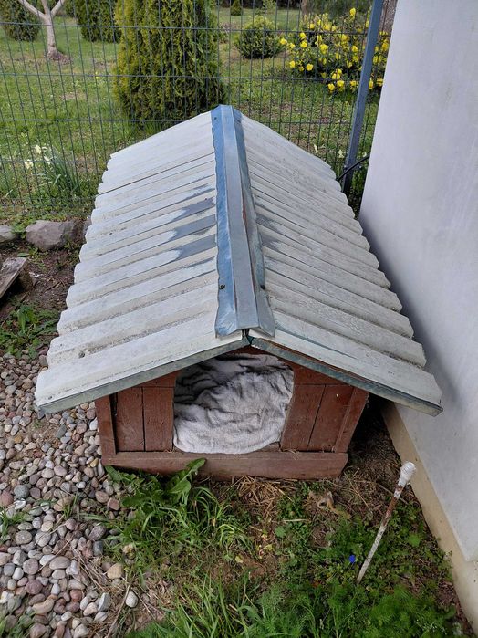 Buda dla psa ocieplana