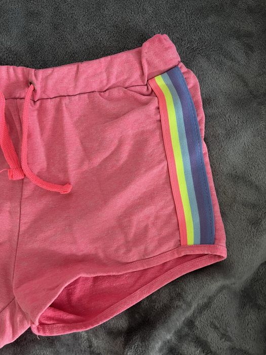 Różowe spodenki ze sznurkiem