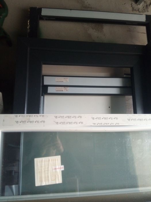 Janelas e portas em PVC usadas como novas