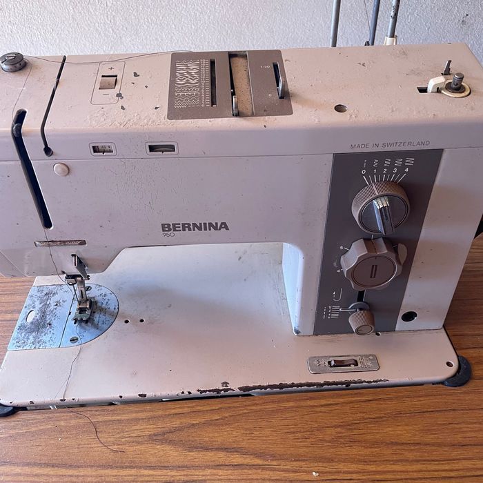 Máquina de costura Benina