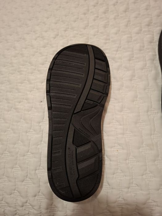 Chinelo marca pegada novo,n⁰ 45 Portugal,n⁰43 no Brasil.