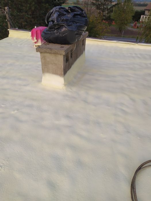 Ocieplanie pianą PUR izolacja Celulozą nadmuch wełny skalnej