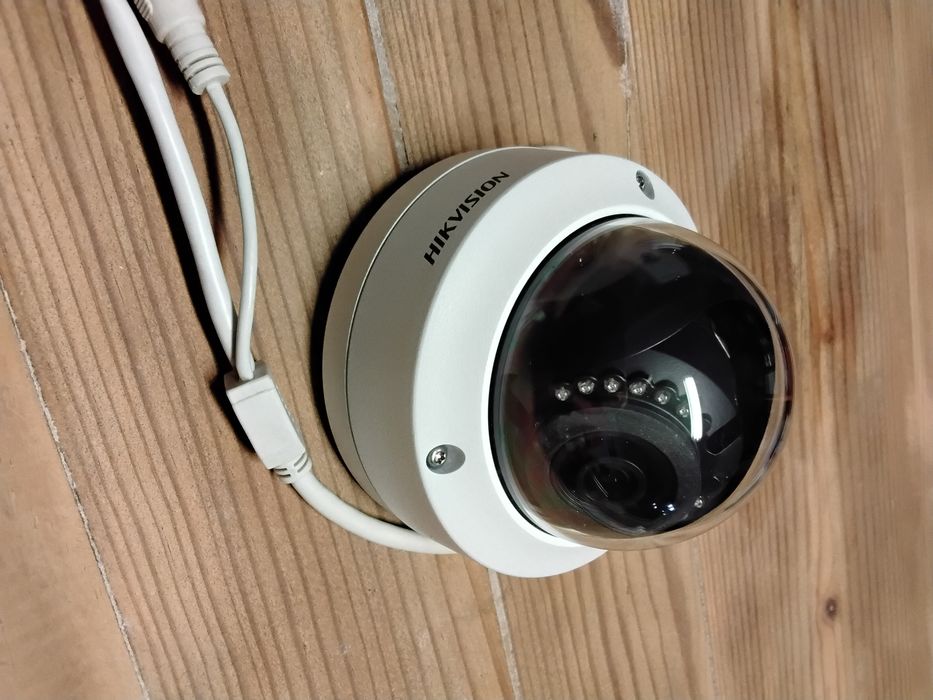 Camara Hikvision Dome 2MP 2.8mm DS-2CD2122FWD-I