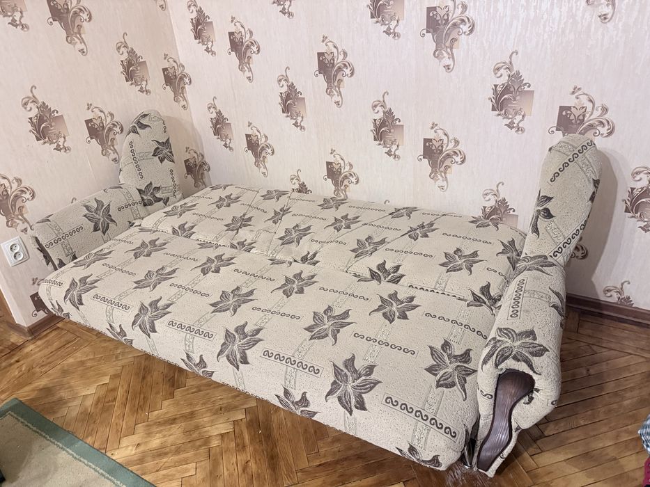 Диван розкладний в нормальному стані