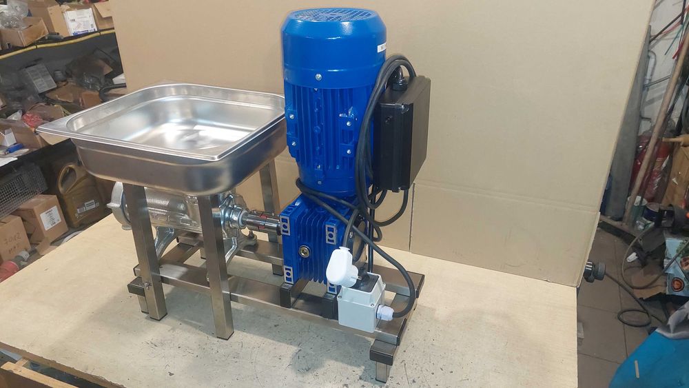 Maszynka Alfa 32 do mięsa i kości drobiowych na przekładni kątowej