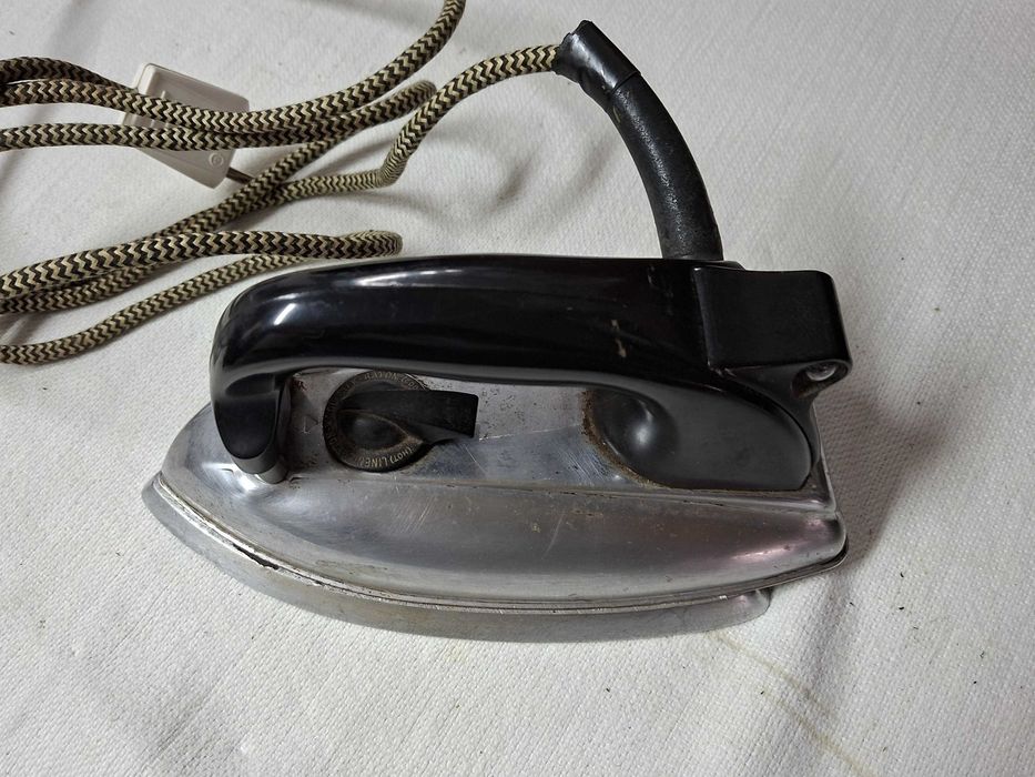 Ferro de Engomar Antigo Morphy Richards CA75