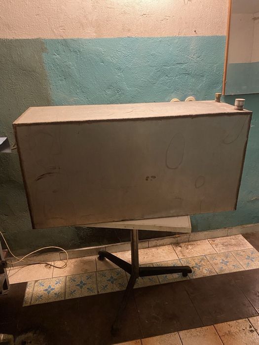 Бак,ёмкость из нержавейки с краном.