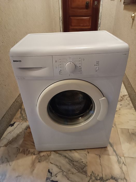 Máquina de lavar roupa Beko em ótimo estado