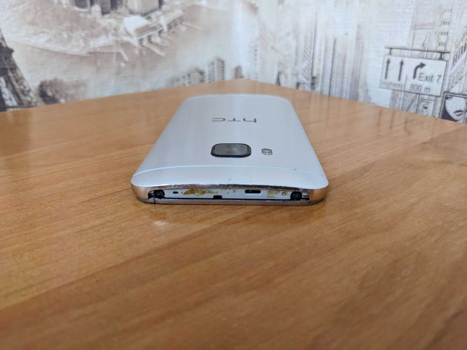Смартфон HTC One M9+блочек+кабель+чехол