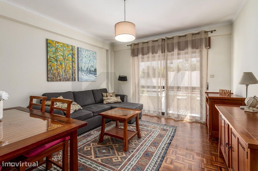 Apartamento T2 Mobilado com Varanda e Garagem | Benfica