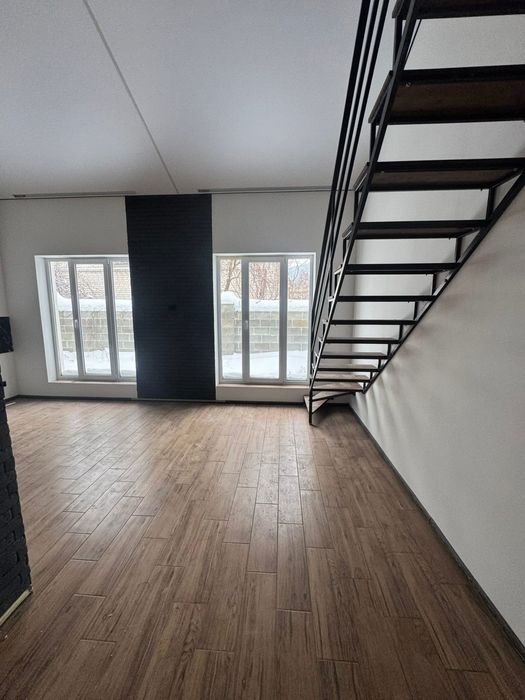 Квартира з власним двориком в одноповерховому будинку КРЕМЕНЕЦЬ