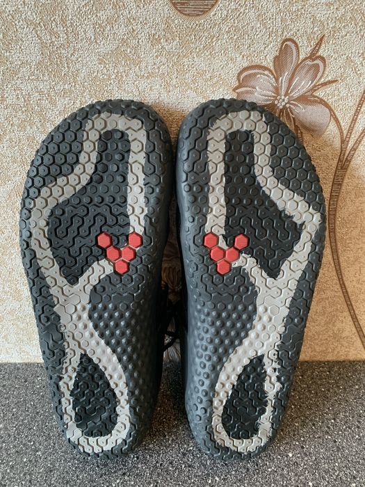 Кросівки для тренувань Vivobarefoot Motus Strength.