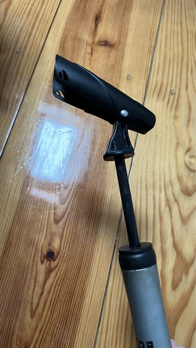 Pequena bomba de ar manual para bicicletas