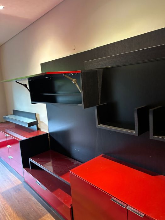 Mobilia de sala vermelha