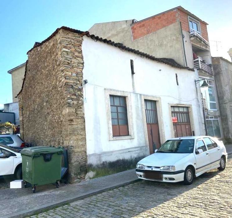 Imóvel para reconstrução no centro de Mirandela