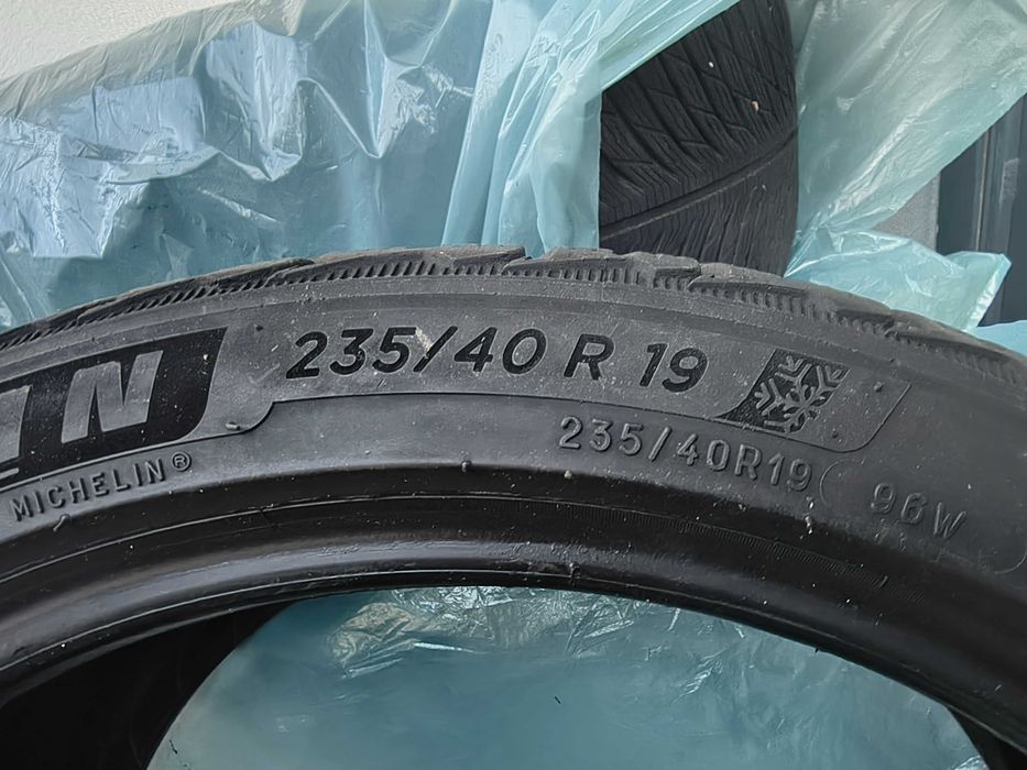 Opony zimowe Michelin Pilot Alpin 5 235 40 R19 96W
