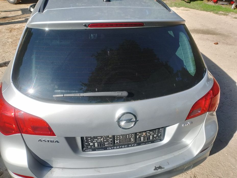 Klapa tył opel astra j