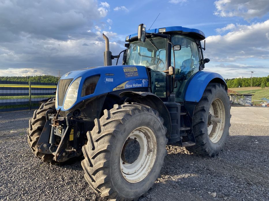 Ciągnik rolniczy new holland T7040