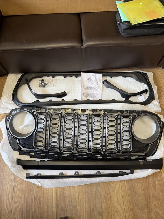 Grill передня решітка 2024 для Jeep Wrangler JL  (2018-2024)