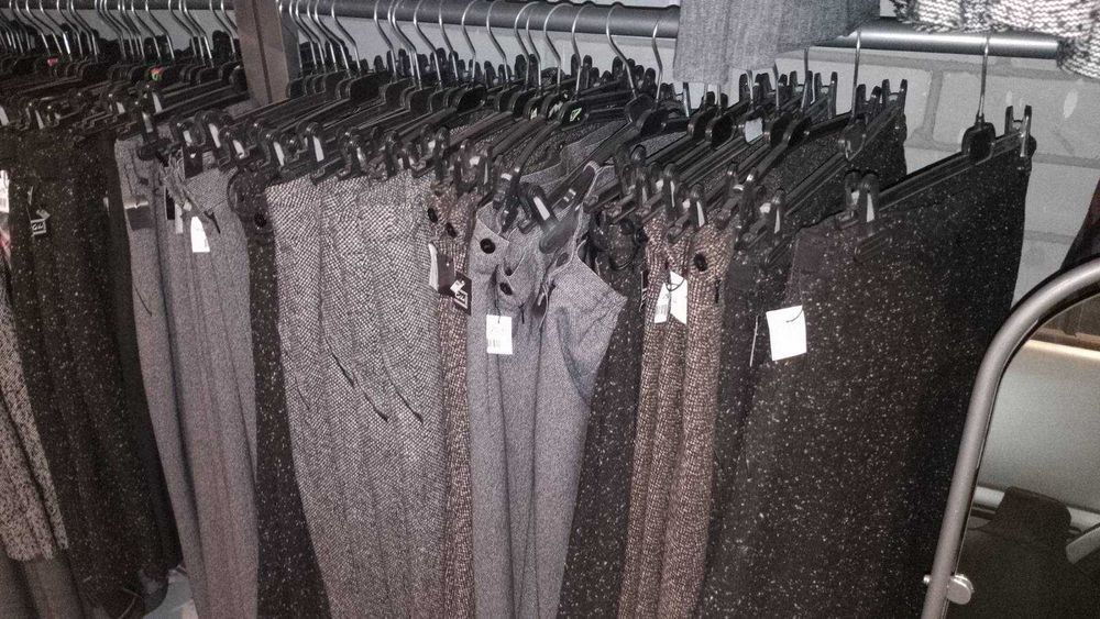 Продається товар -жіночі класичні спідниці