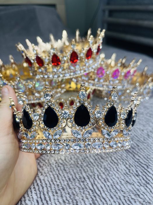 Корона на торт. Металева корона. Діадема на свято.