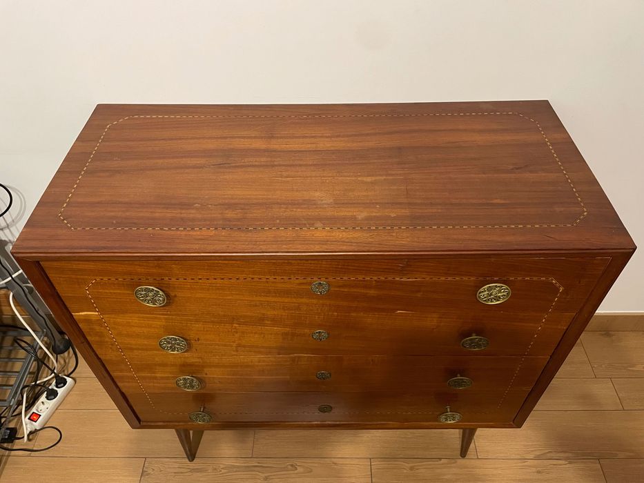 Cómoda de madeira 4 gavetões